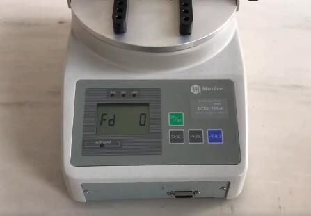 如何使用扭力測(cè)試儀的精度調(diào)節(jié)器？